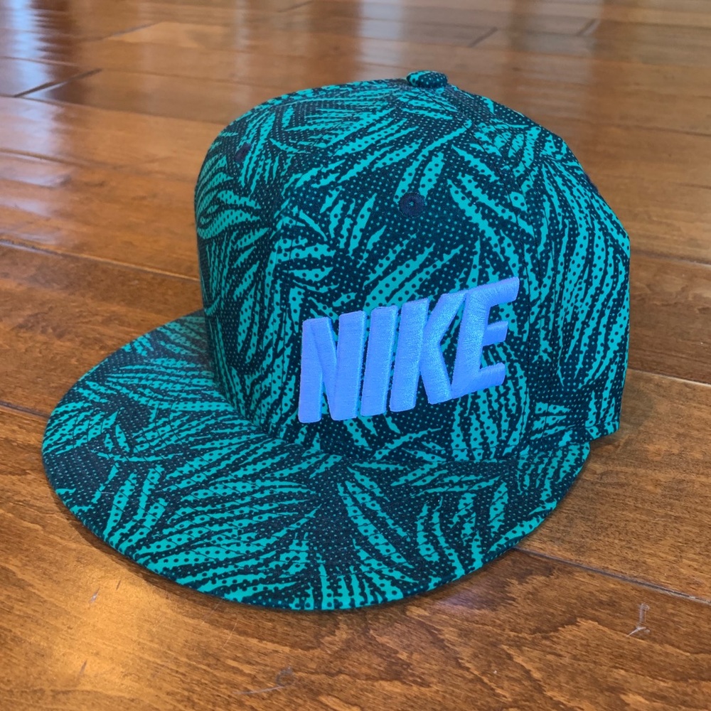 Nike Flat Bill Green Snap Back